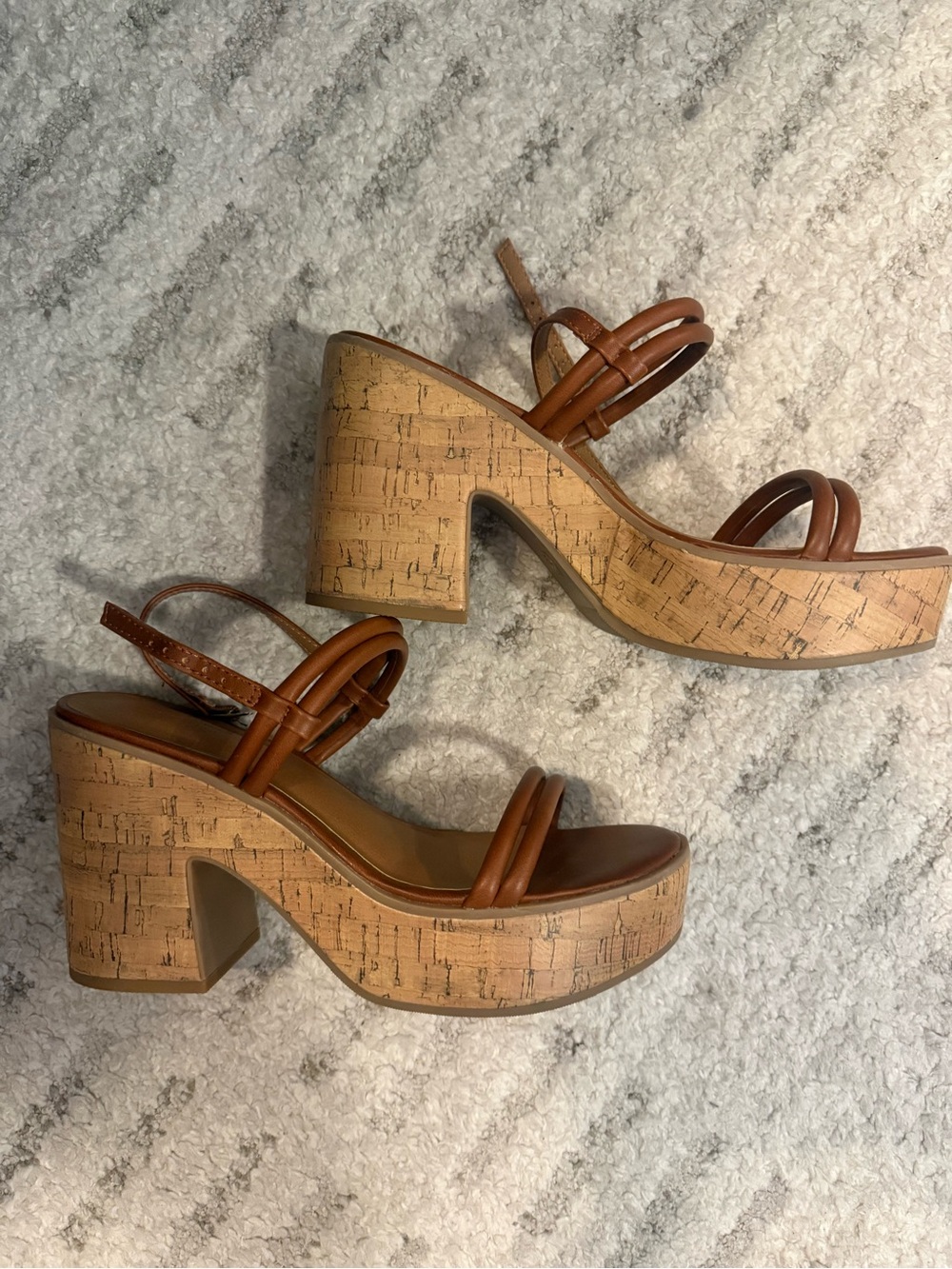Universal Thread Tan Brown Cork Platform Heel Sandals